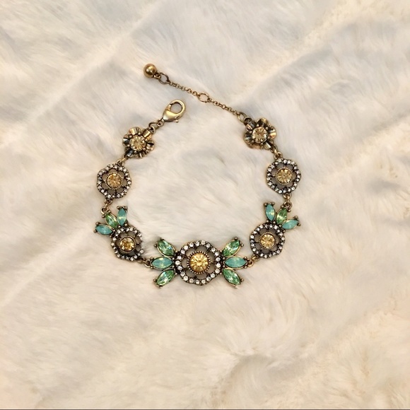 KATE | Floral Gemmed Bracelet - Picture 4 of 5